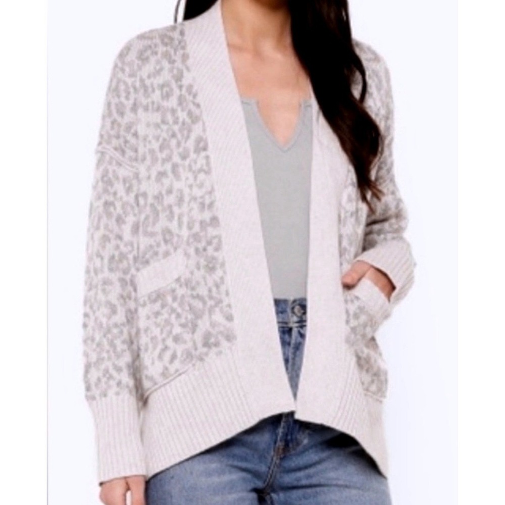 Abercrombie and Fitch Womens Gray White Leopard Print‎ Open Front Cardigan